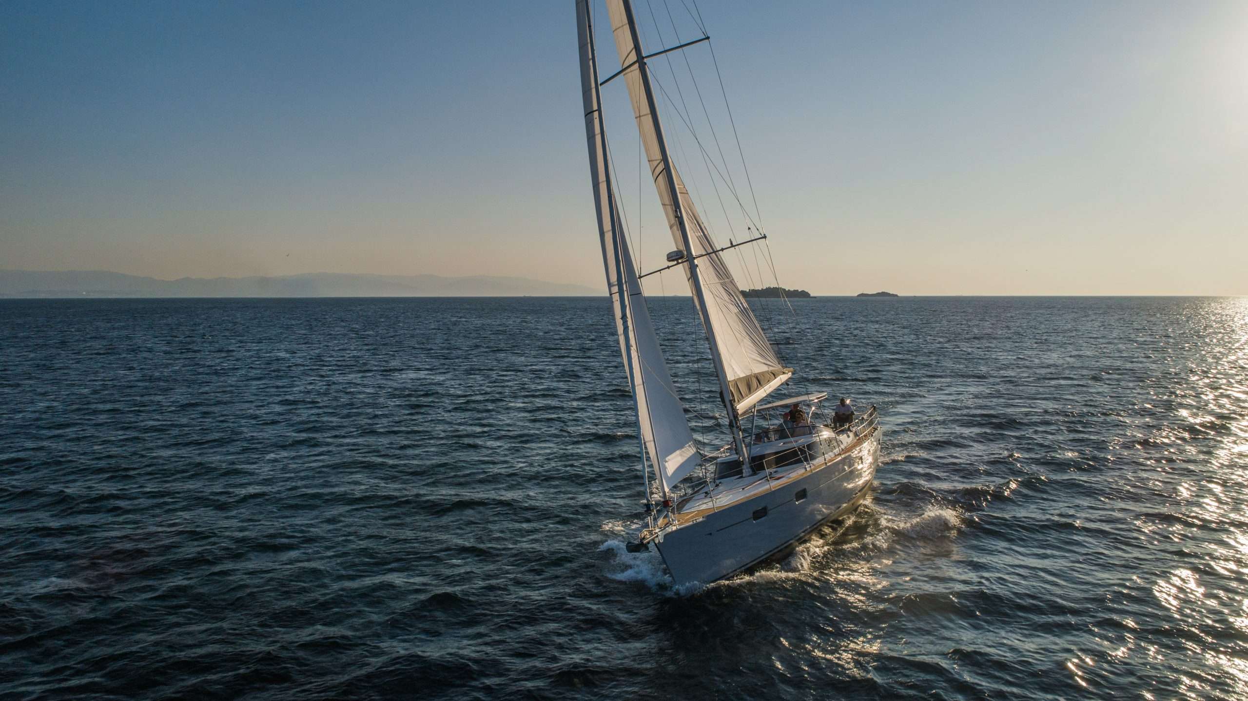 Learn to Sail – Offshore Sailing School